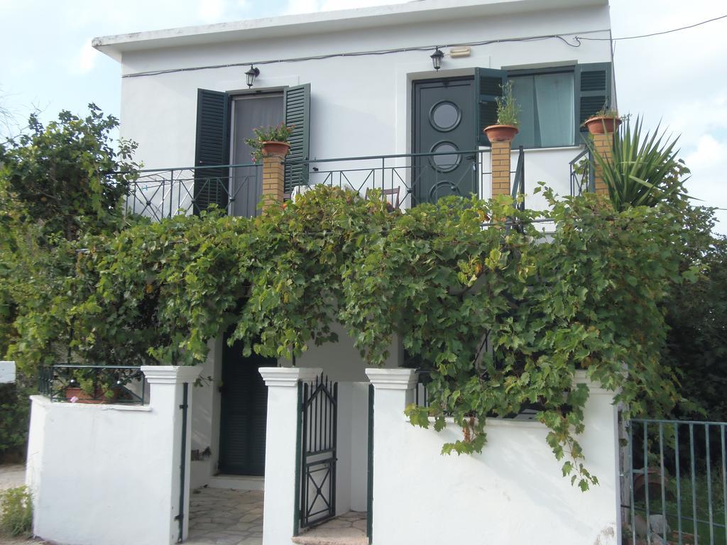 Konstantina Apartment Lákka Exterior photo
